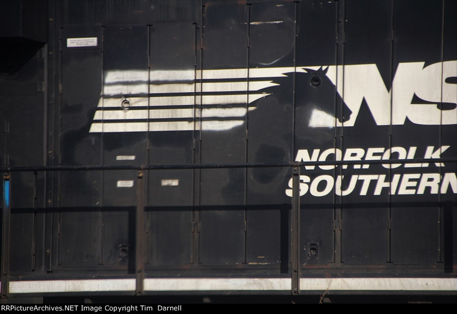 NS 7559 horse logo